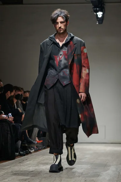 Look 27